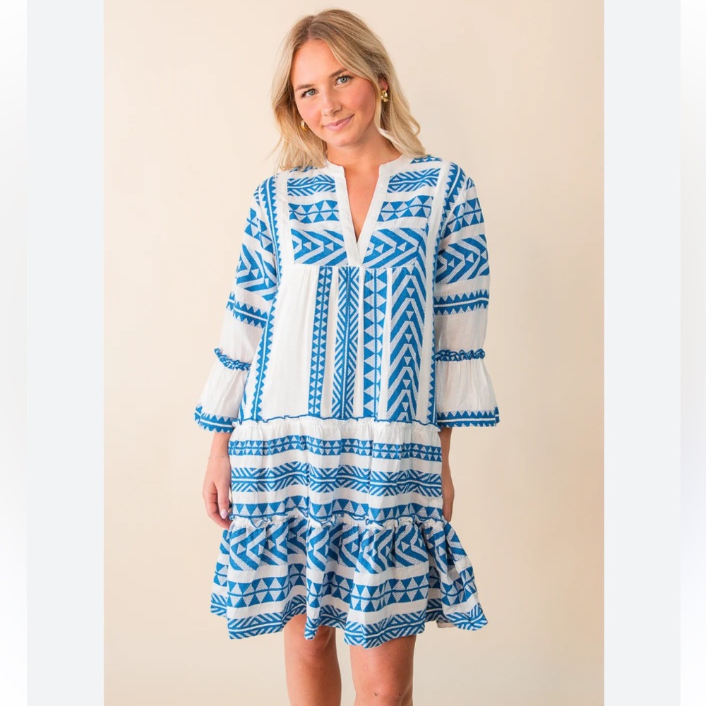 En creme Blue and White Mini Dress - Picture 3 of 13